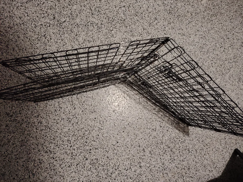 🥕Amazon Basics Foldable Octagonal Dog Playpen image indicator(5)