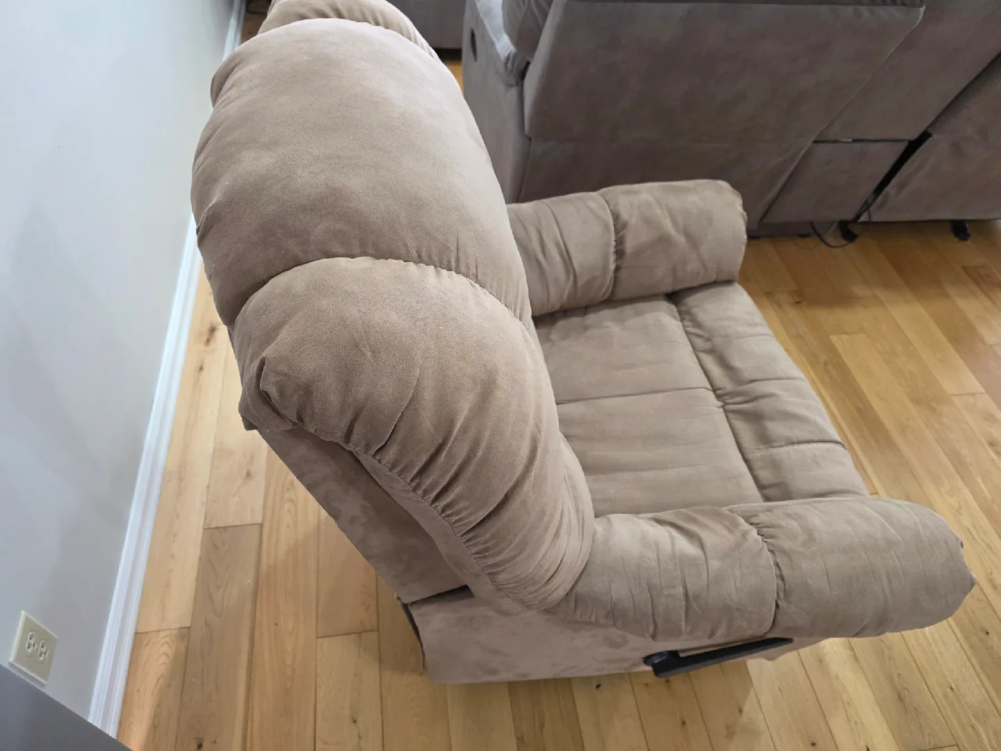 Beige Plush Recliner Chair image indicator(2)