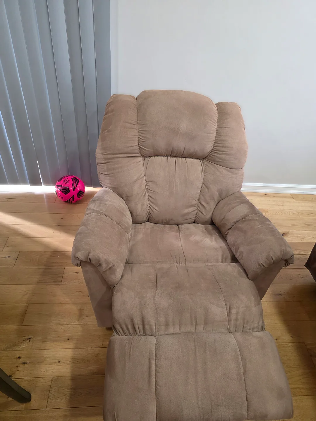Beige Plush Recliner Chair image indicator(3)