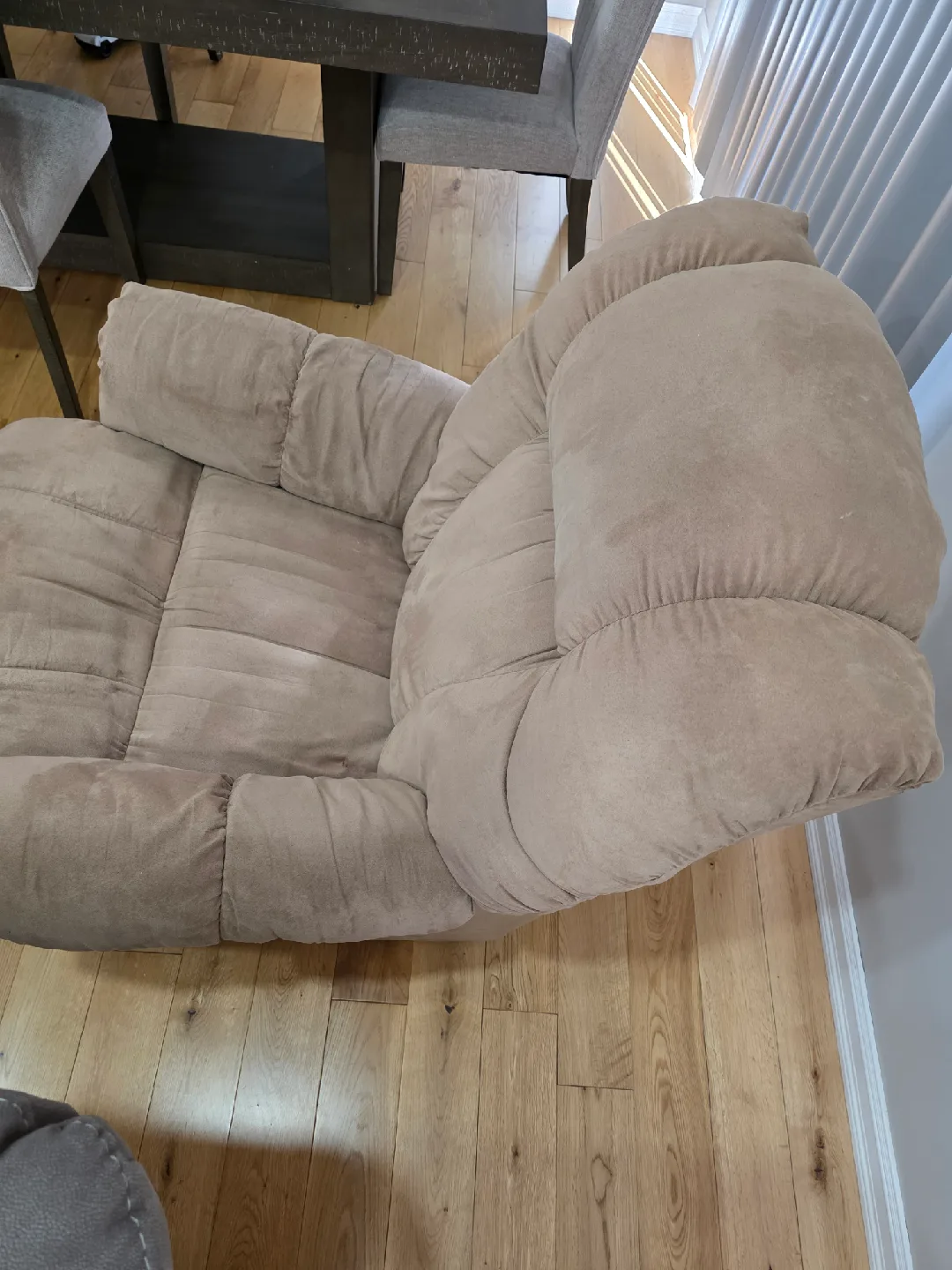 Beige Plush Recliner Chair image indicator(4)