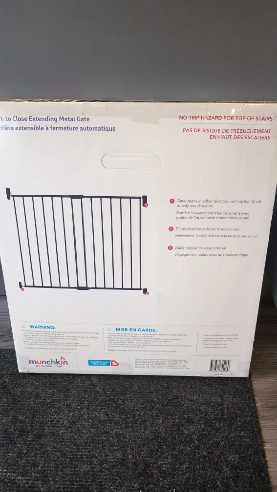 Munchkin Extending Metal Gate, 28.5"-45" Wide image indicator(2)
