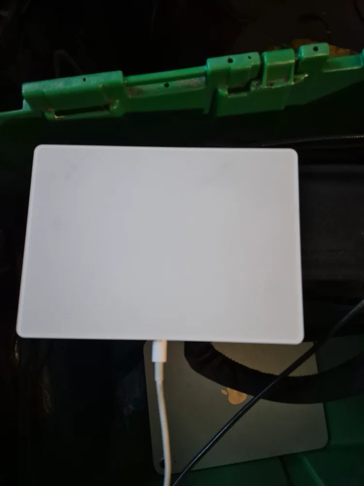 Apple Magic Trackpad - White image indicator(2)