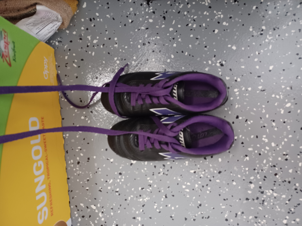LOTTO soccer shoes, black and purple