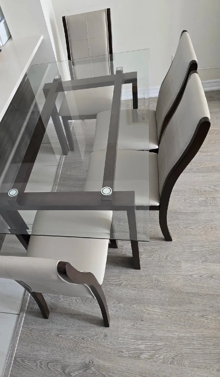 Dining Table with 4 Chairs image indicator(4)