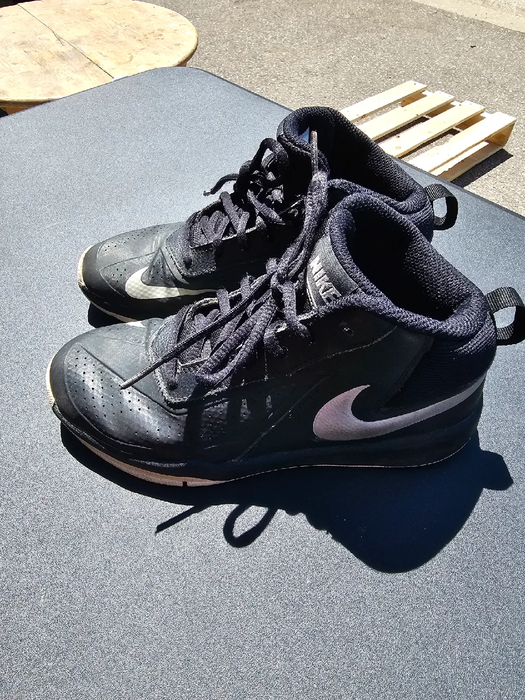 Nike Team Hustle D 9 Black Sneakers - Size 2Y thumbnail
