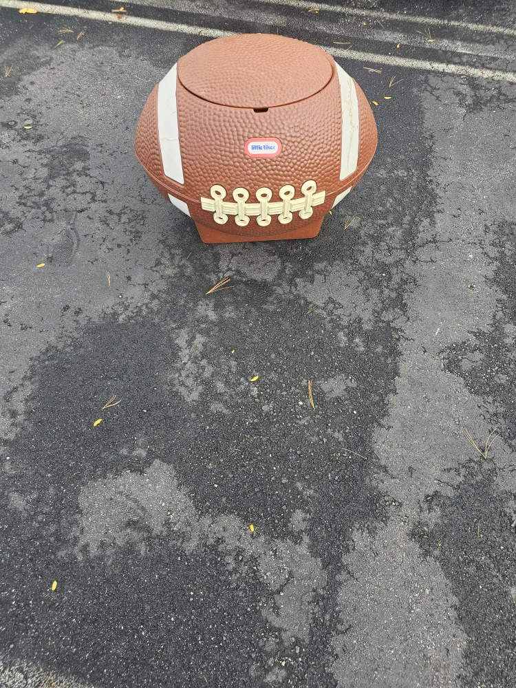 Little Tikes Football Toy Box image indicator(2)