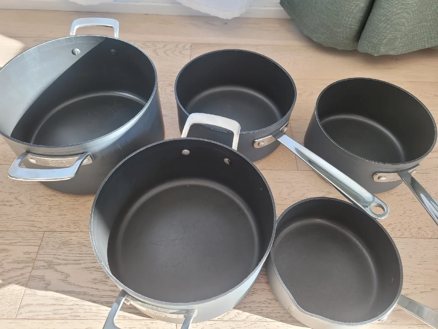 Chuck Hughes Cookware Set - Pots and Pans- Moving sale image indicator(2)