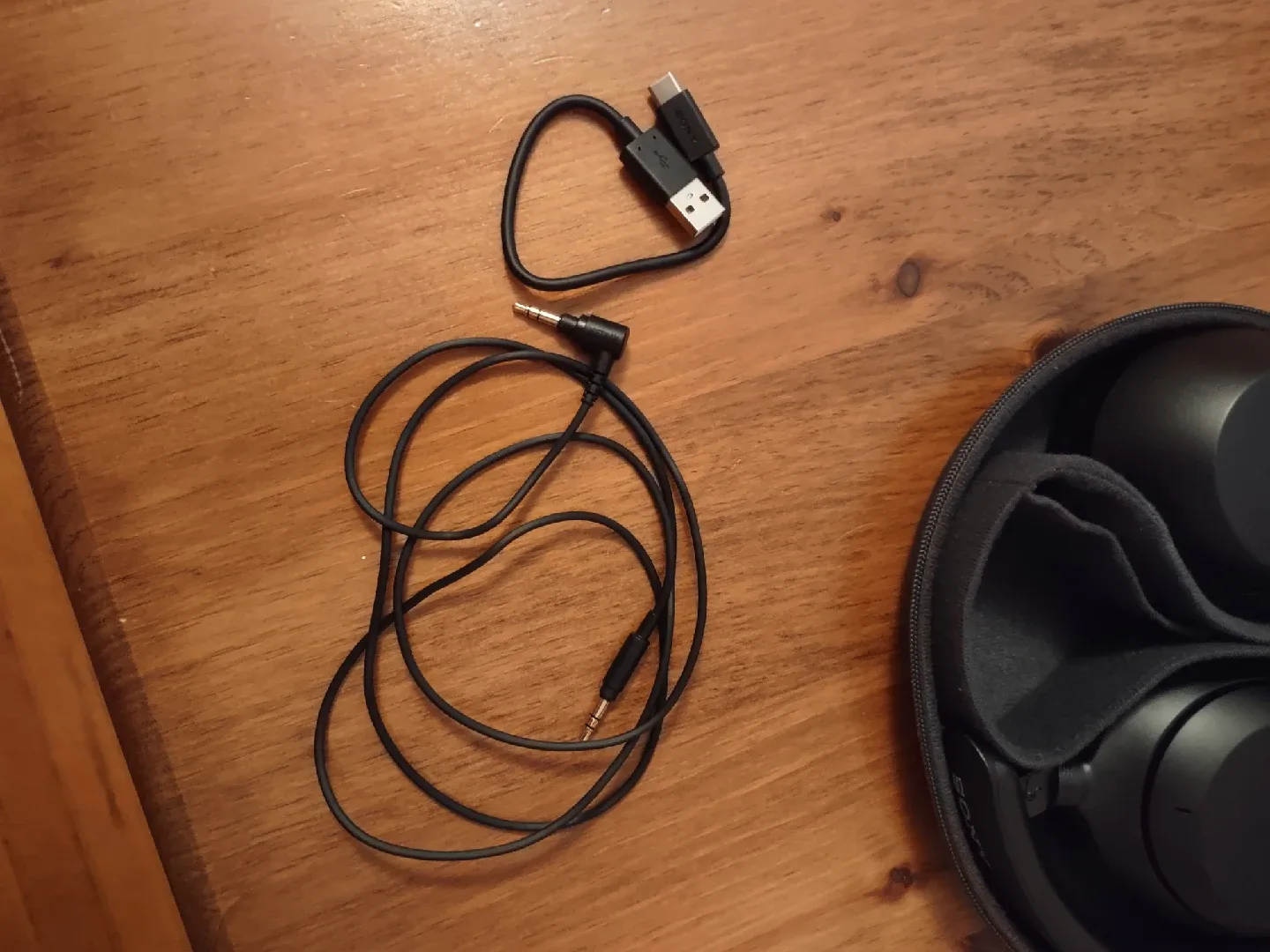 Sony WH-XB910N Wireless Noise Cancelling Headphones image indicator(2)