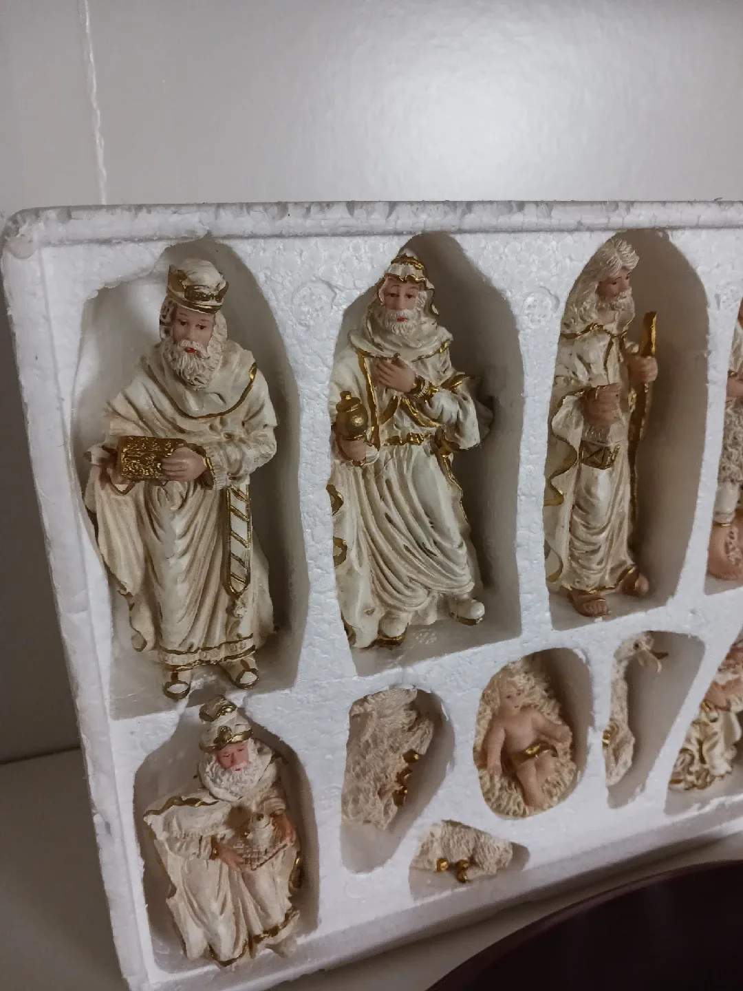 11-Piece Christmas Scene Wooden Base – Baby Jesus, Mary & others image indicator(5)