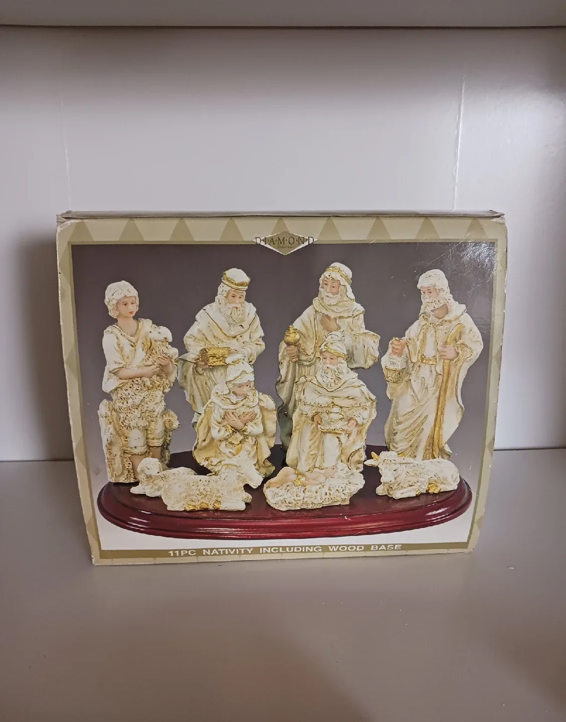 11-Piece Christmas Scene Wooden Base – Baby Jesus, Mary & others image indicator(6)