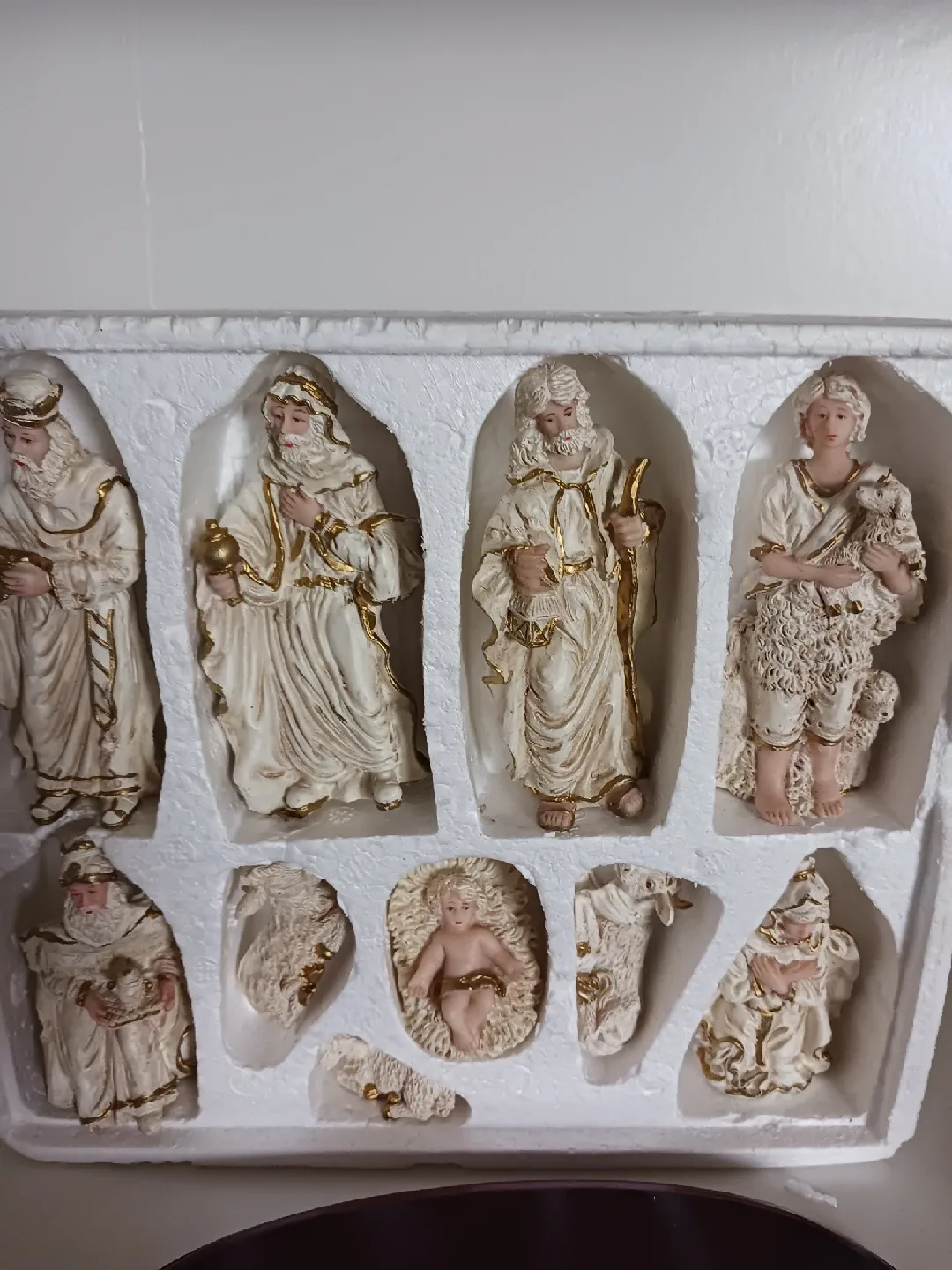11-Piece Christmas Scene Wooden Base – Baby Jesus, Mary & others image indicator(7)