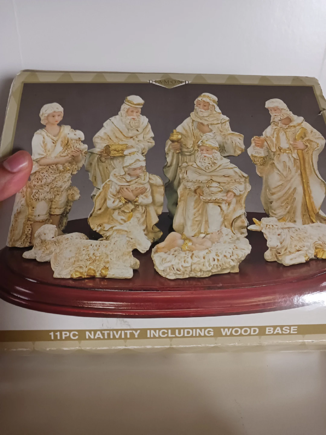 11-Piece Christmas Scene Wooden Base – Baby Jesus, Mary & others - photo 2