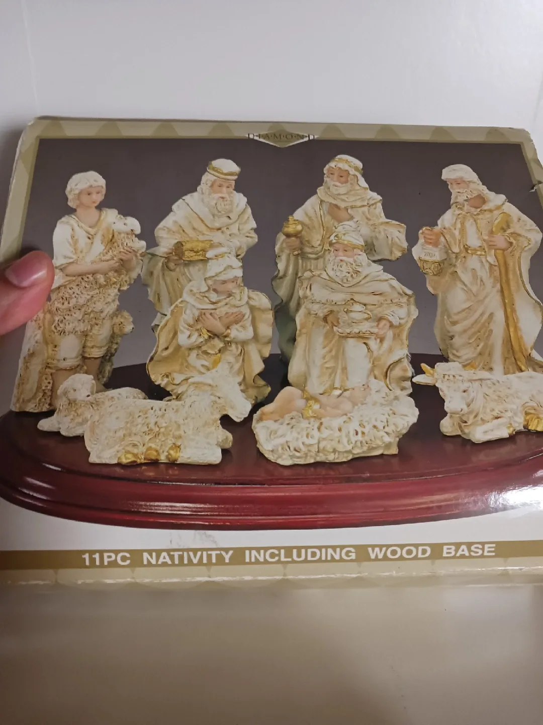 11-Piece Christmas Scene Wooden Base – Baby Jesus, Mary & others thumbnail