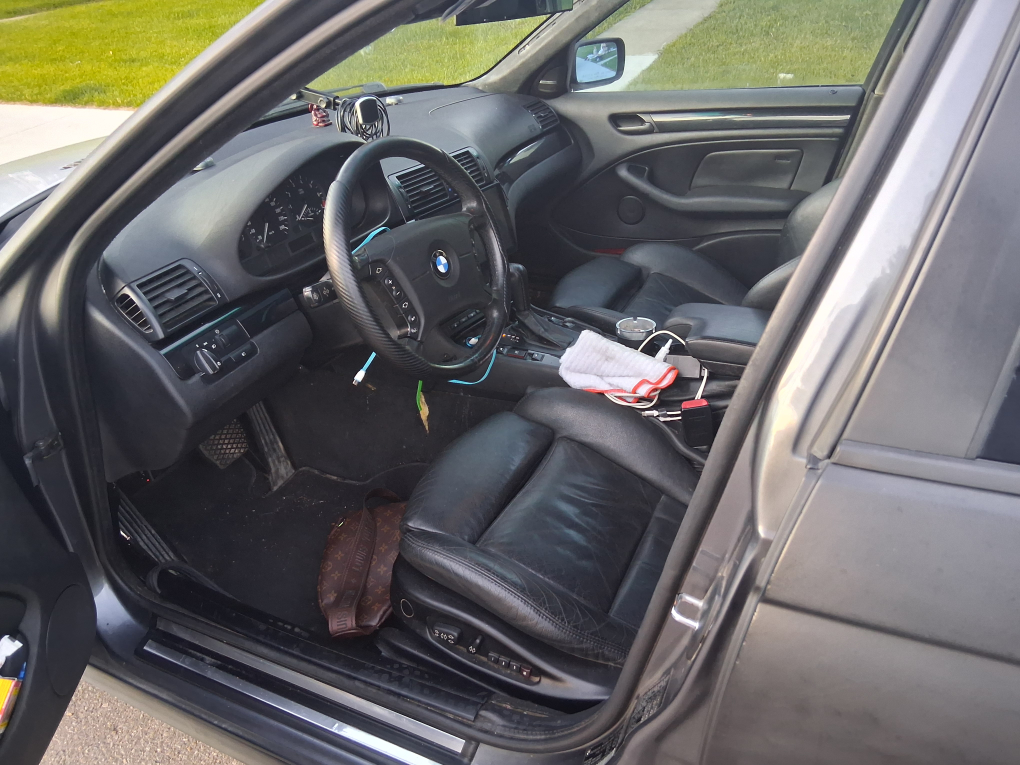 BMW 3 Series Sedan - Black - photo 2