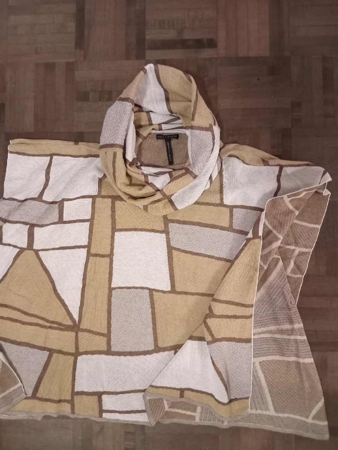Sarah Pacini Poncho thumbnail