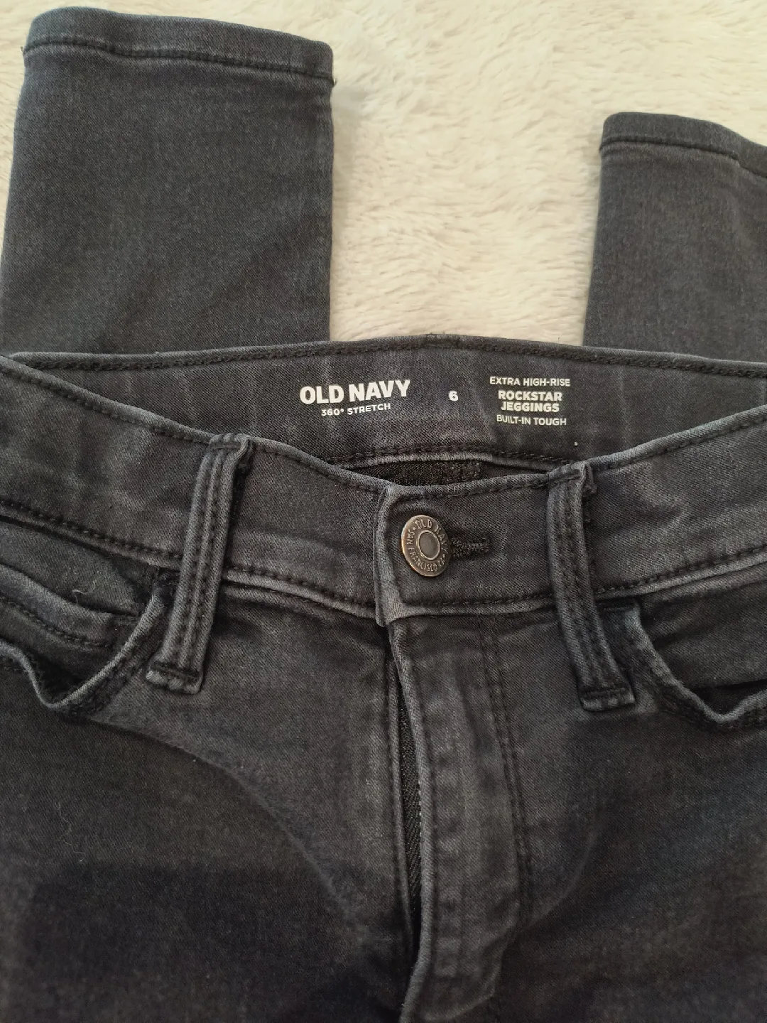 Old Navy Rockstar High-Rise Jeans - Size 6 image indicator(2)