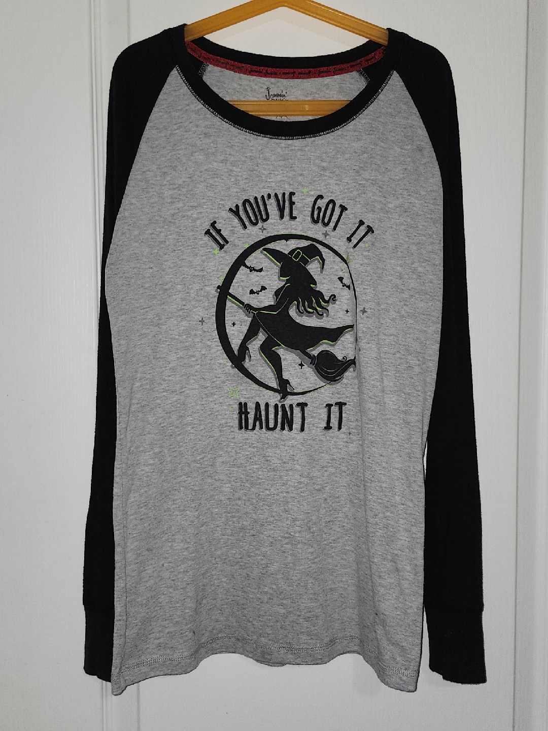Women's size small halloween shirt. Pick up in Kitchener, $6