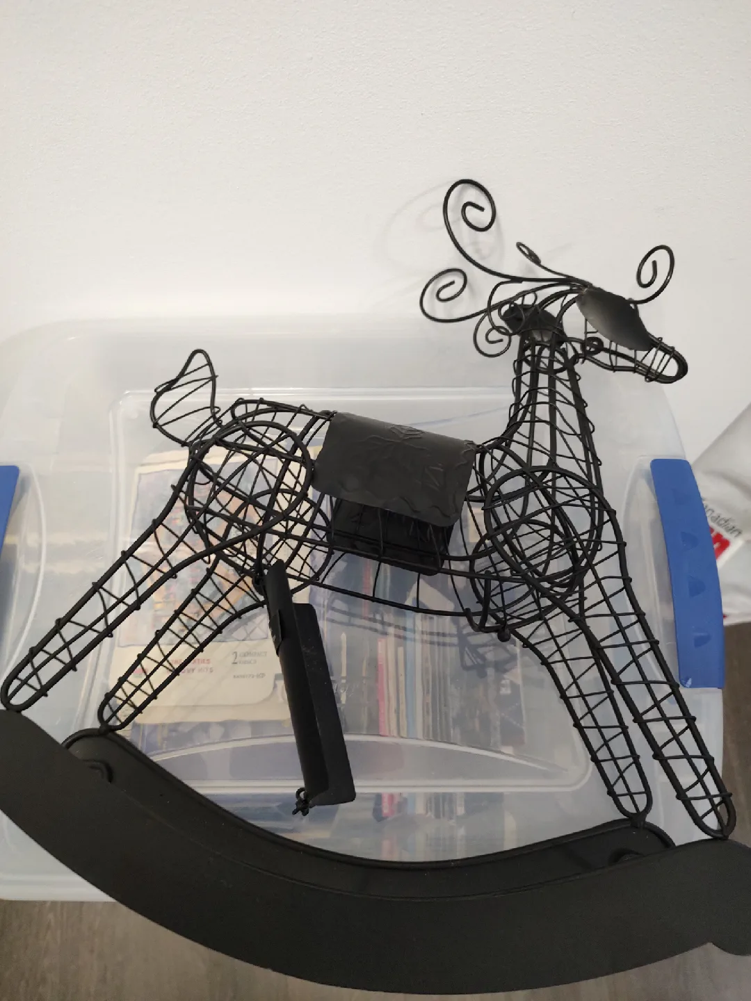 Metal Wire Rocking Reindeer Decoration image indicator(3)