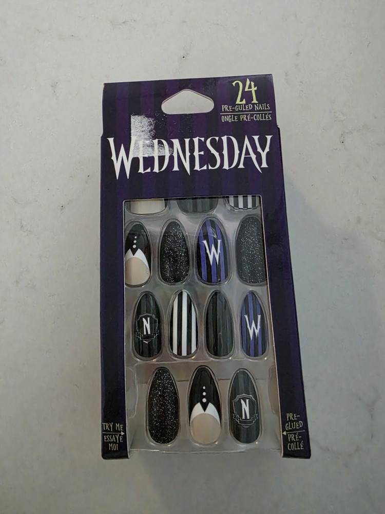 Wednesday 24 Pre-Glued Nails
