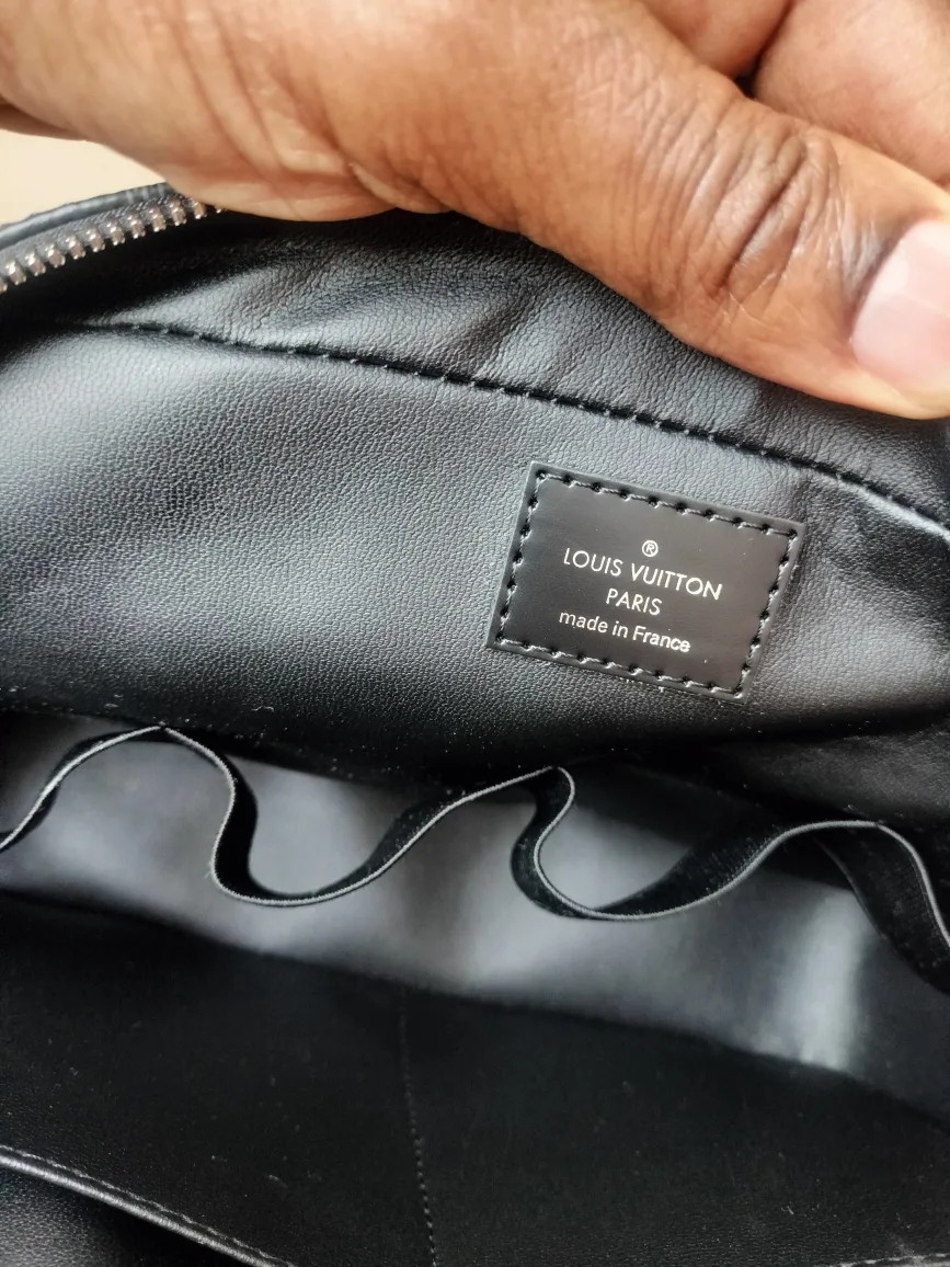 Louis Vuitton Damier Cobalt Bag image indicator(8)