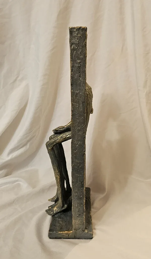 Grey and Gold Couple in Love Decorative Statue image indicator(4)