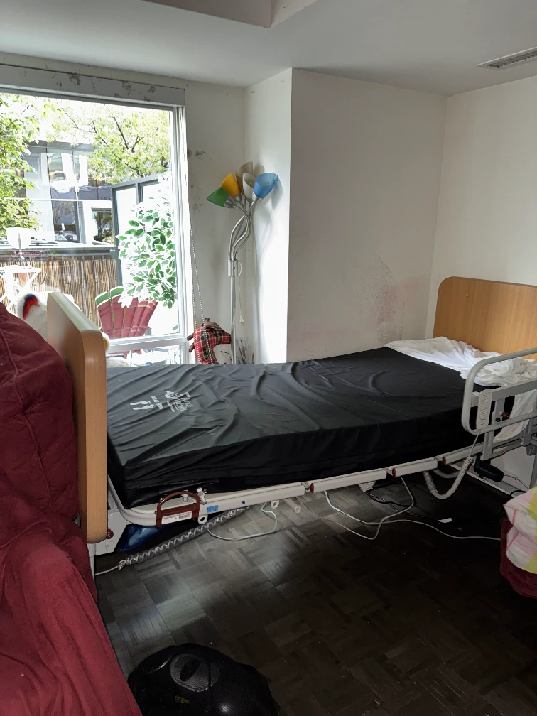 Adjustable Hospital Bed - photo 2