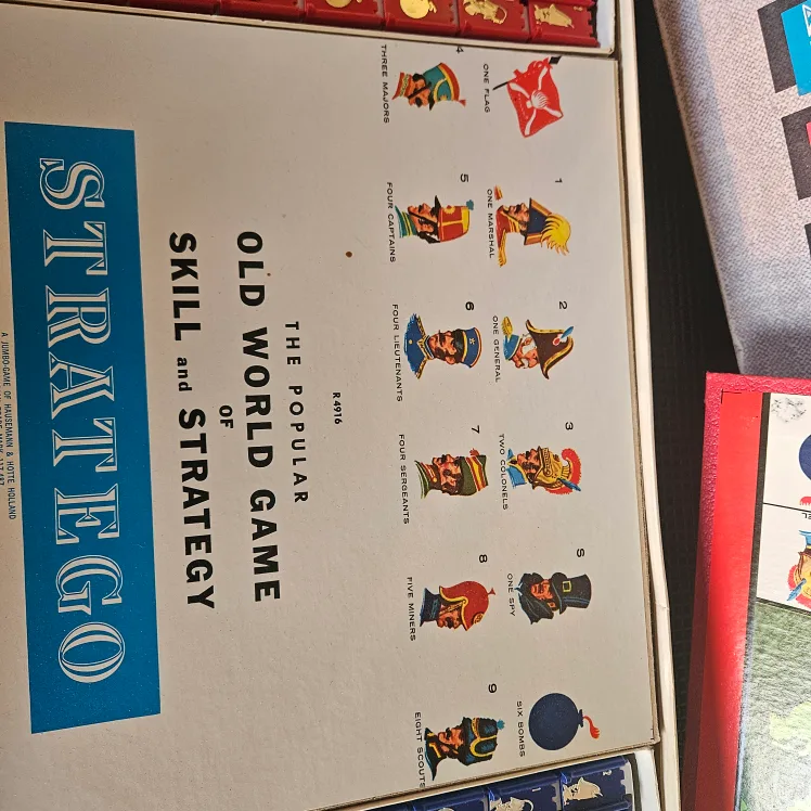 Stratego Milton Bradley board game vintage 1961 image indicator(7)
