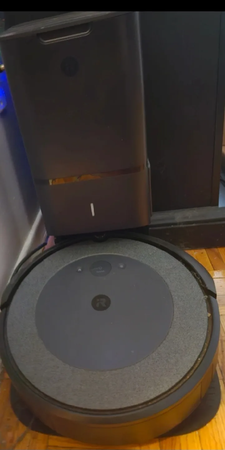 iRobot Roomba i3+ EVO Self-Emptying Robot Vacuum image indicator(6)