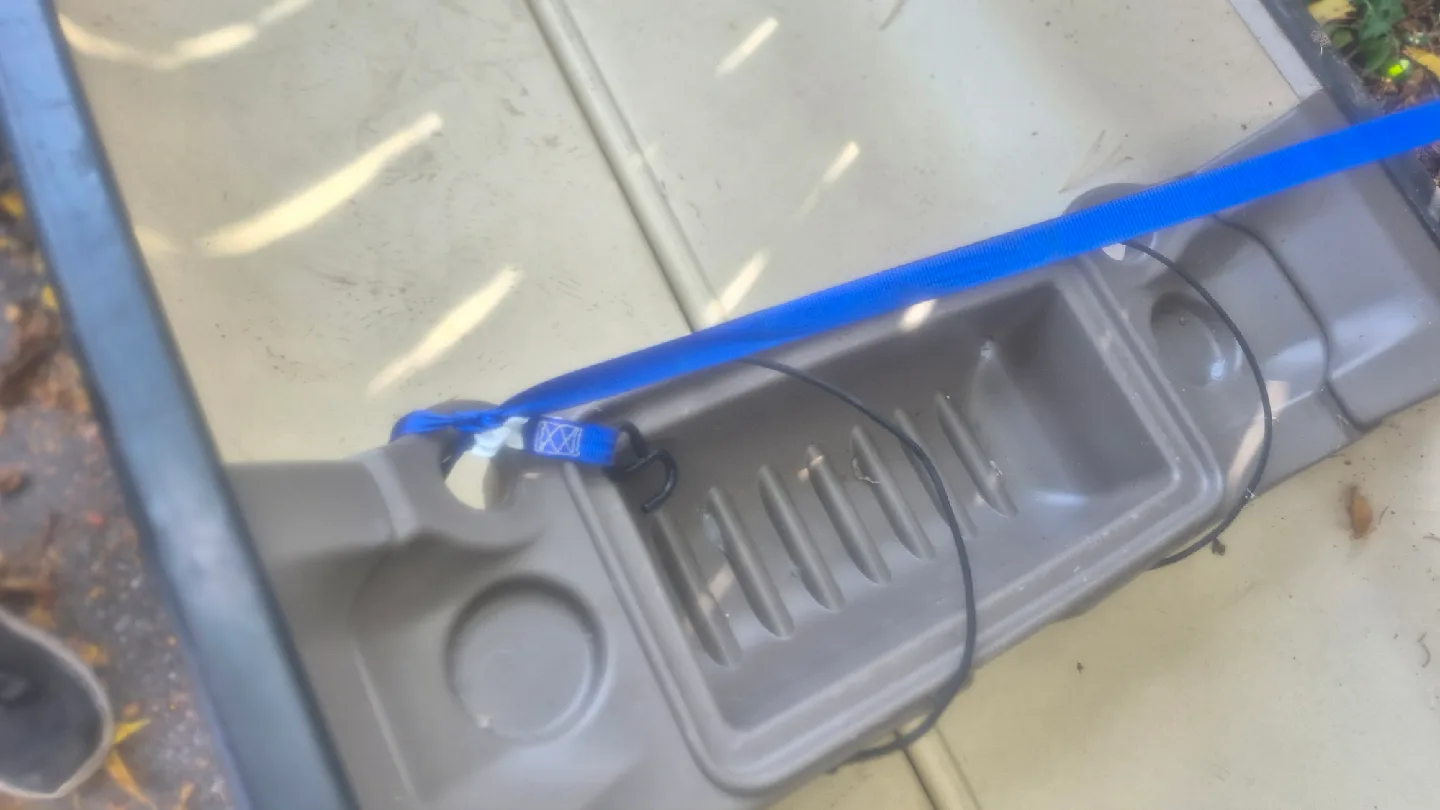 Coleman 15.5 Canoe - Red & White image indicator(6)