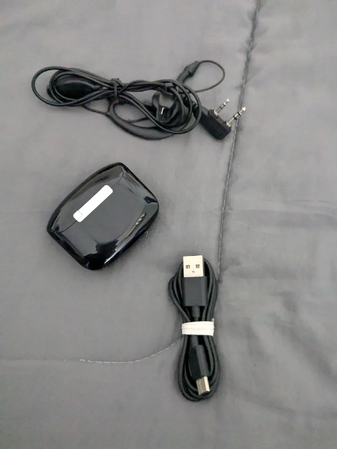 Black Wire & WIRELESS EARBUDS ##FallDeclutterChallenge🥕🥕🥕 image indicator(2)