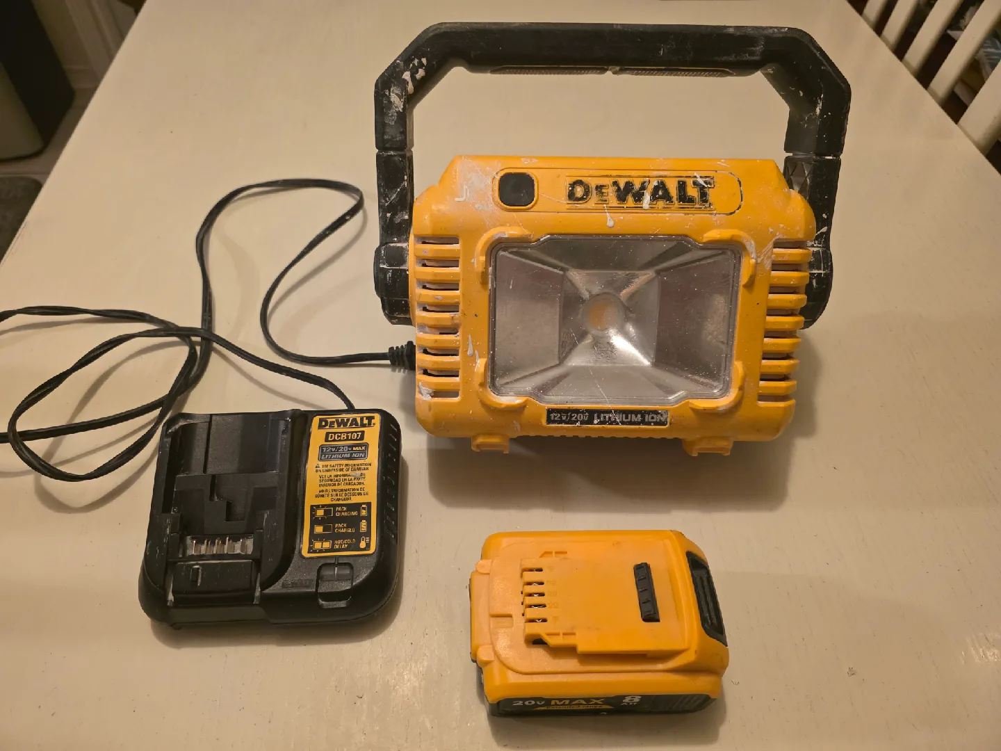 DeWalt DCB107 Charger, DCB200 Battery & Light