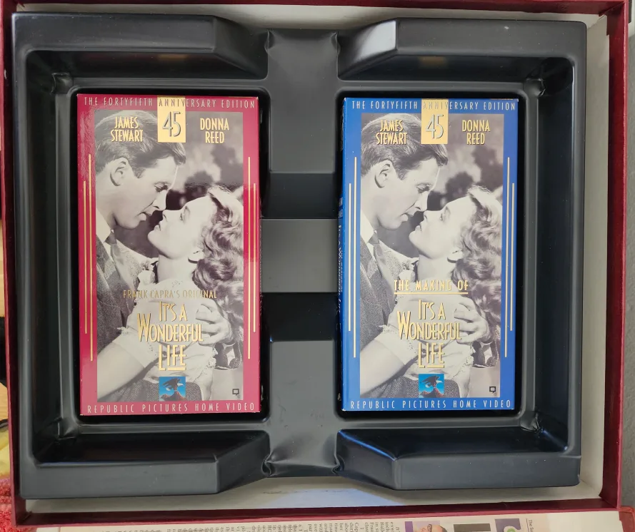 It's A Wonderful Life Special Collector's Edition Book & VHS image indicator(3)