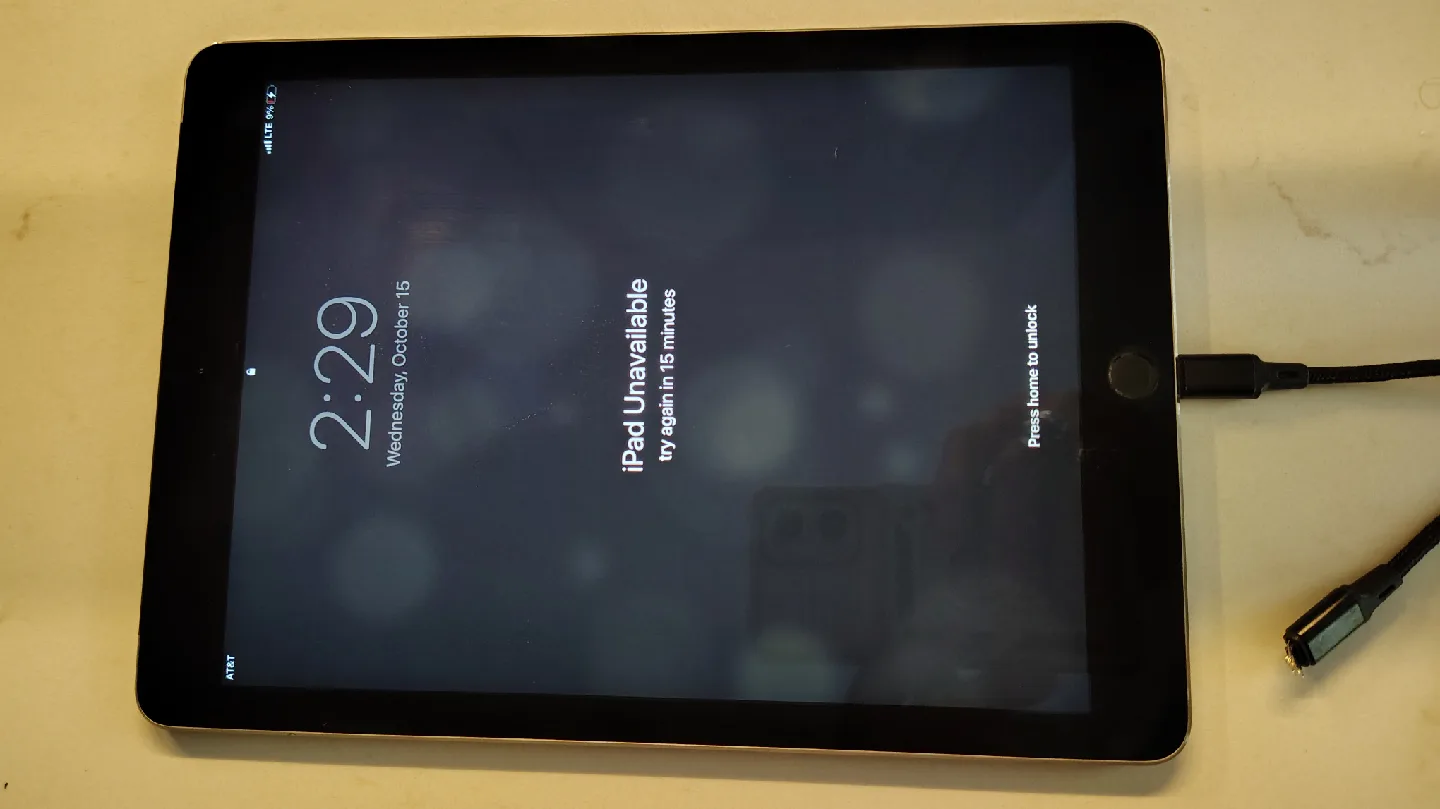 Electronics Bundle: iPad, Kodak Camera, PS2, Archos image indicator(2)