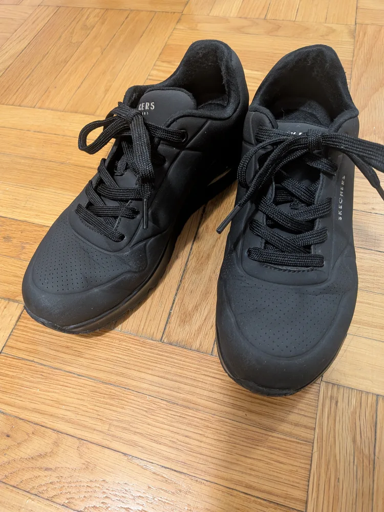 Skechers Memory Foam Sneakers - Black thumbnail