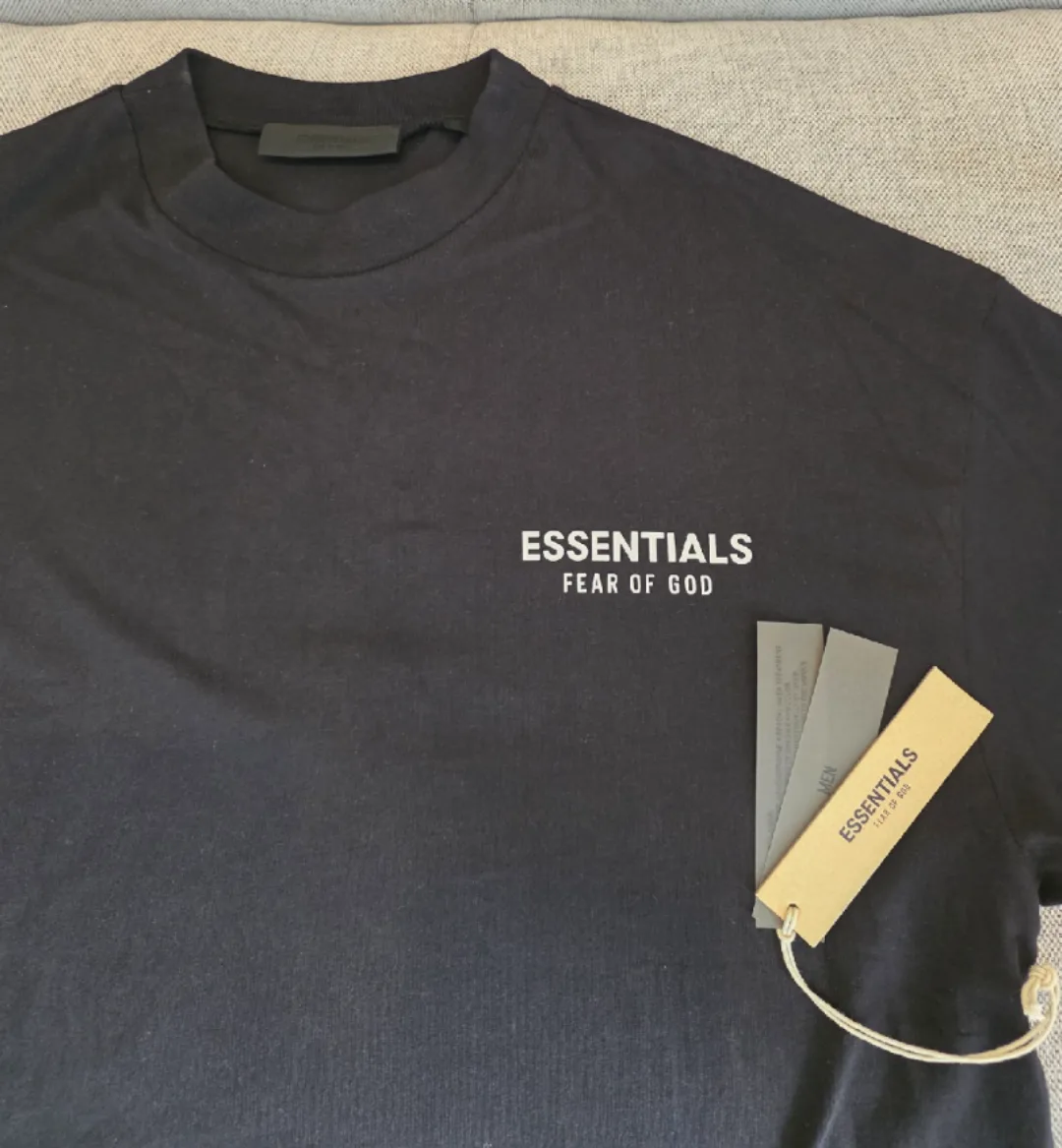 New ESSENTIALS Fear of God Black T-Shirt - Size M image indicator(2)