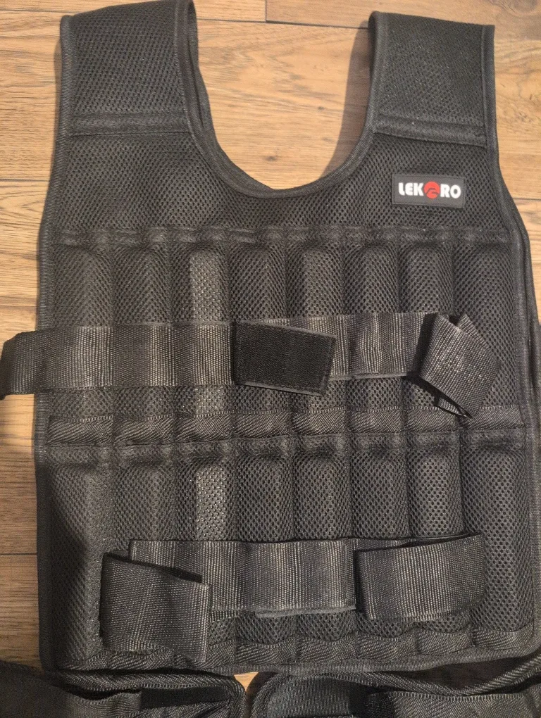 LEKRO Weighted Vest with Wrist and Leg Weights image indicator(2)