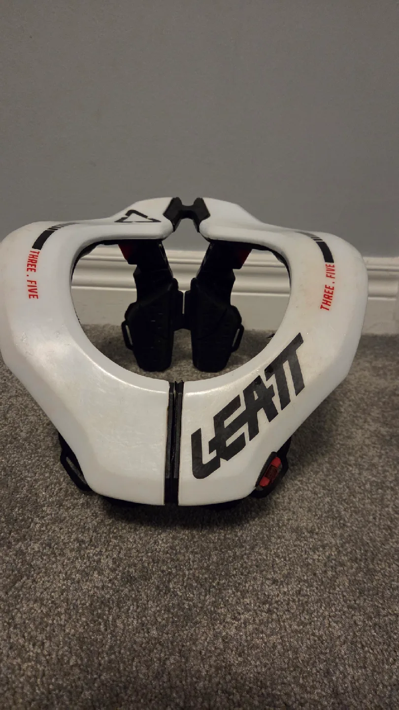 Leatt 3.5 Neck Brace - White image indicator(2)