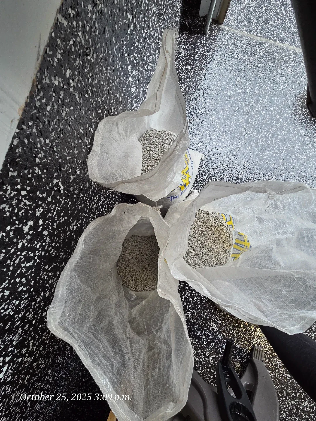 3 bags of lime stone screening gravel image indicator(4)