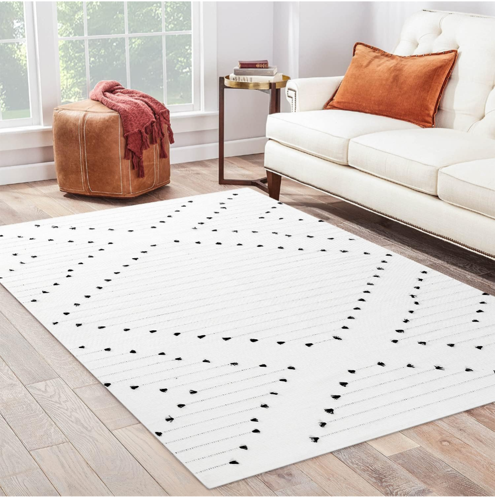 White 7' x 5' Rectangular Area Rug