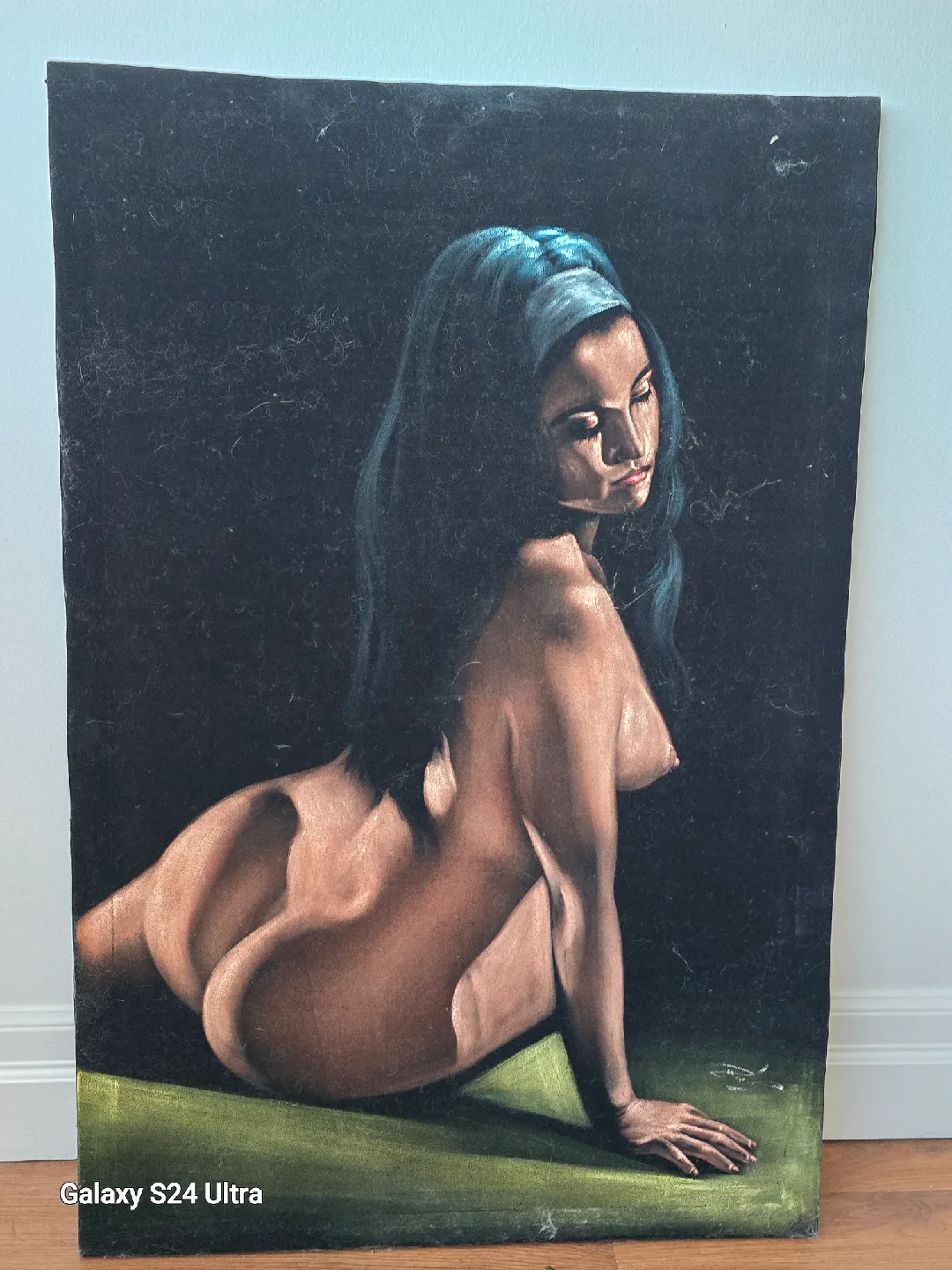 women sitting alone in the nude image indicator(2)