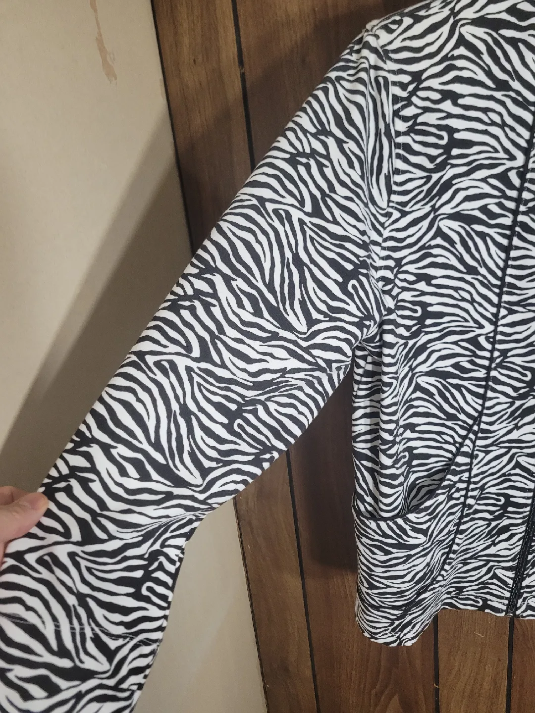 ALIA Zebra Print Jacket - Size Medium image indicator(2)