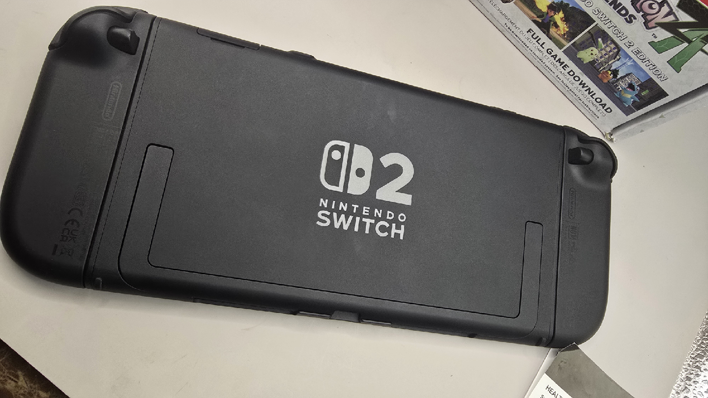 Nintendo Switch 2 plus 2 wired controllers - photo 3