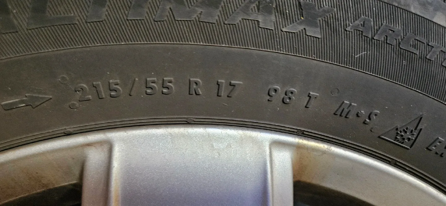 VW Golf GTI General AltiMAX Arctic 215/55R17 Winter Tire image indicator(5)