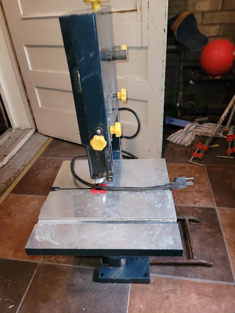 Excellent Condition Mastercraft 9" Band Saw image indicator(2)