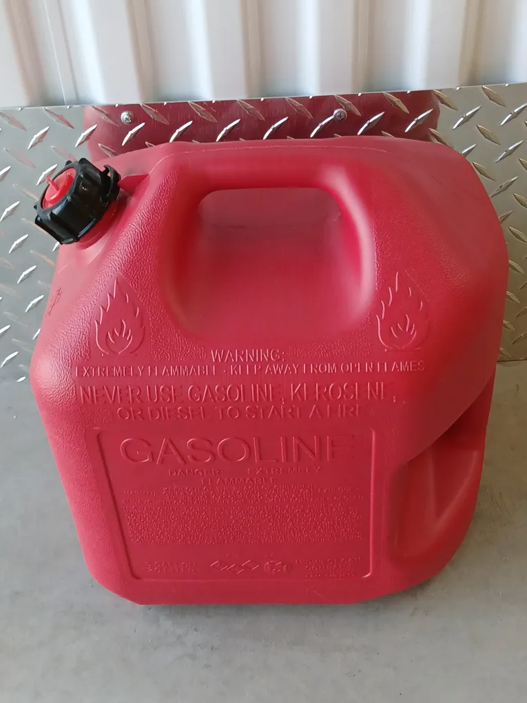 Midwest Can 5 Gallon Gasoline Can image indicator(2)