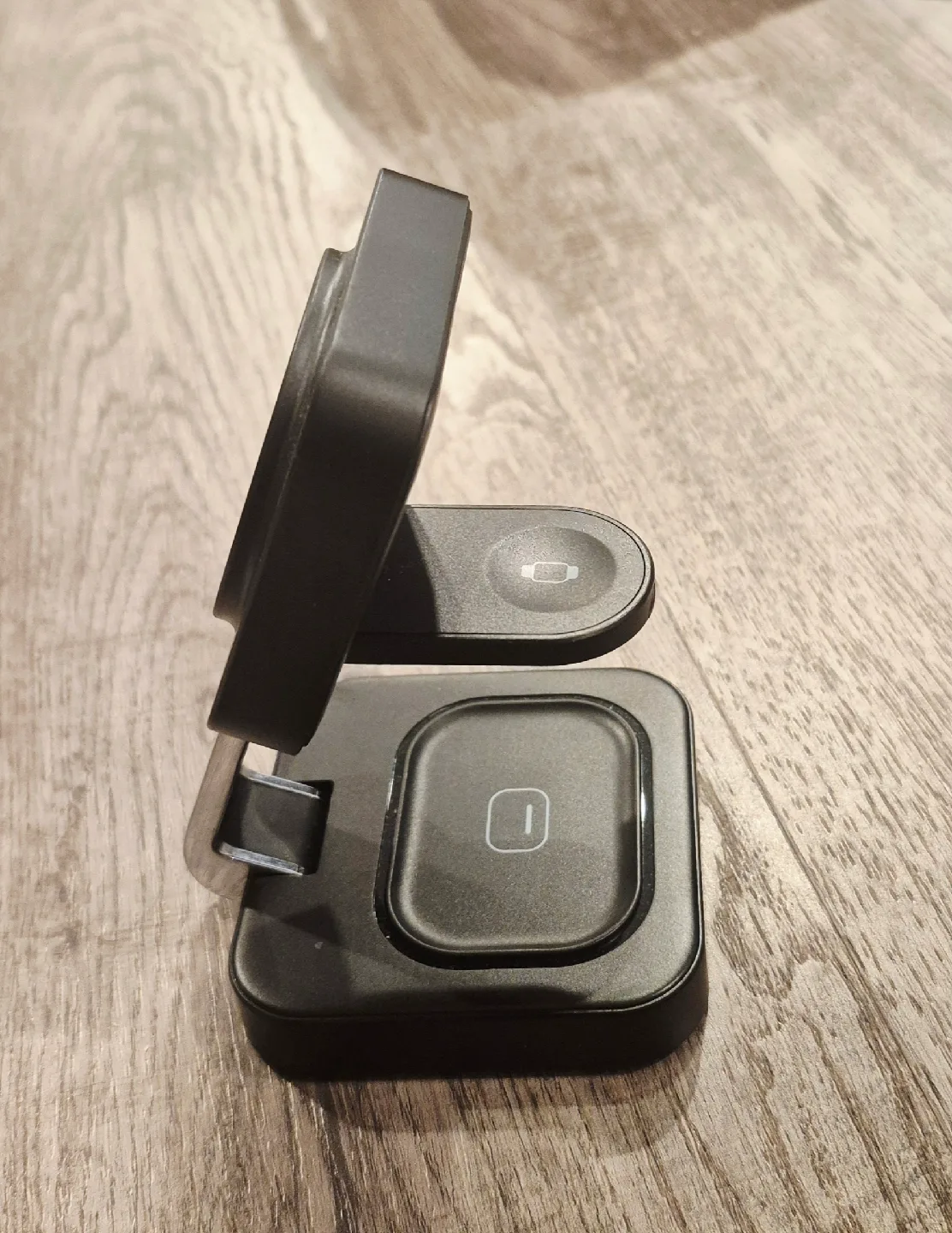 3-in-1 Foldable Wireless Charger Stand - Portable image indicator(4)