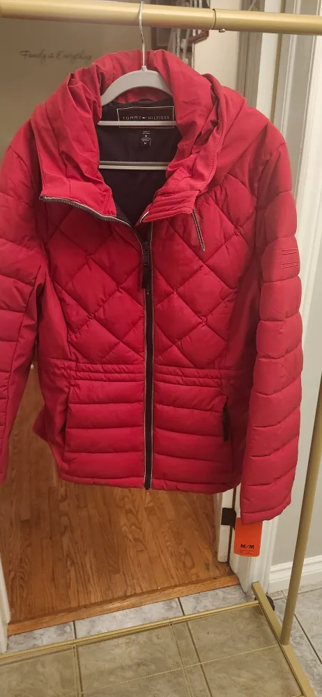 BNWT Tommy Hilfiger Red Puffer Jacket - Size M thumbnail