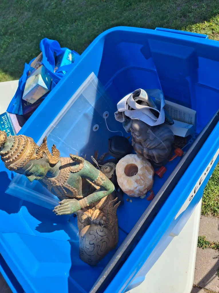 Crystals and decorative items image indicator(3)