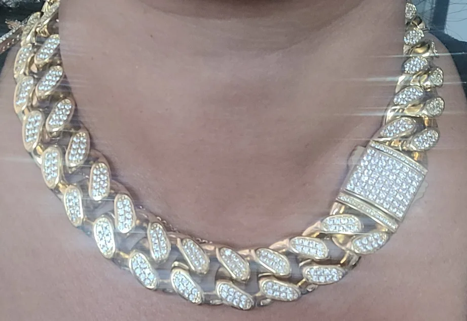BBYKUTE Gold Cuban Link Chain image indicator(2)