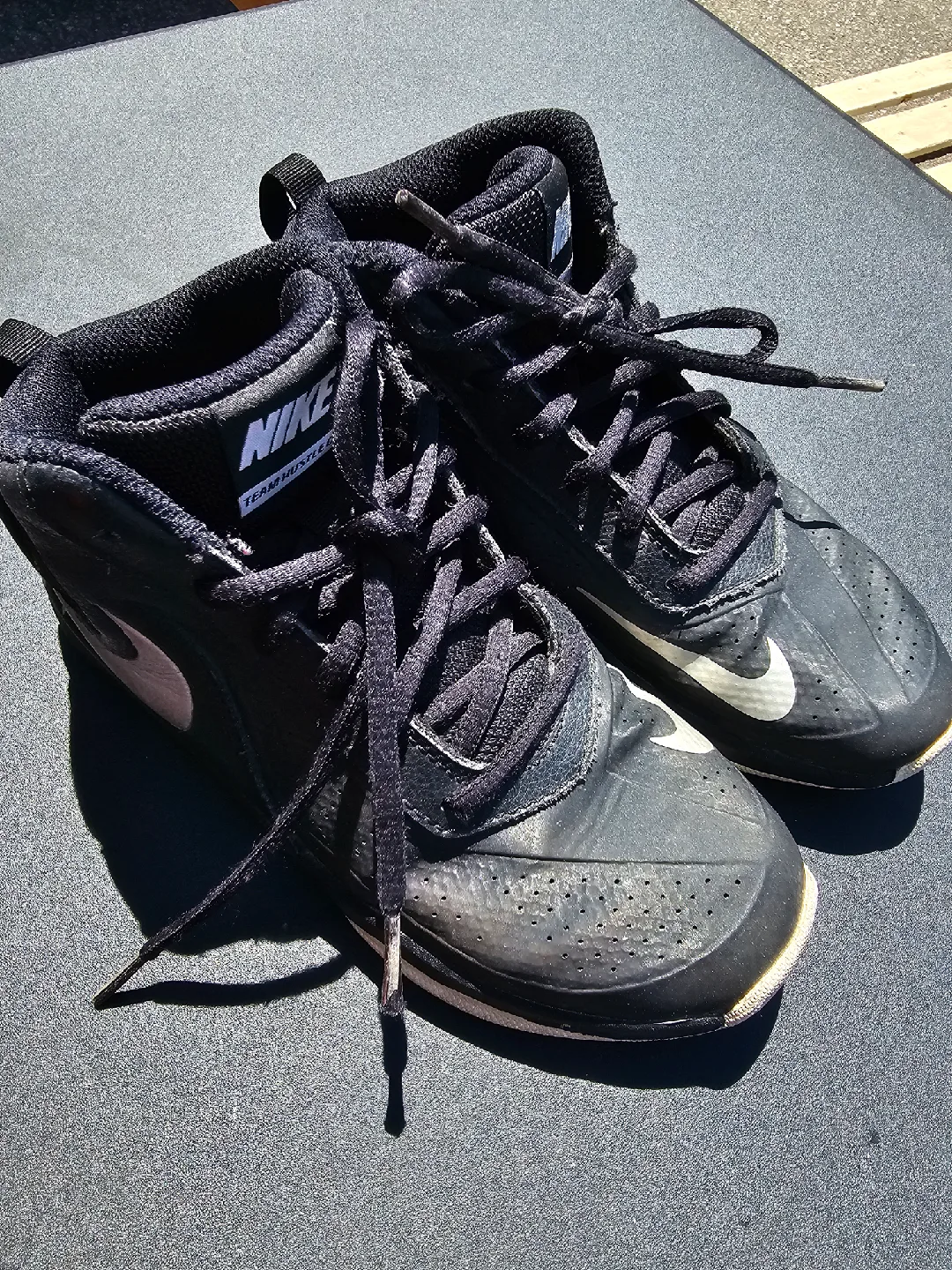 Nike Team Hustle D 9 Black Sneakers - Size 2Y image indicator(2)